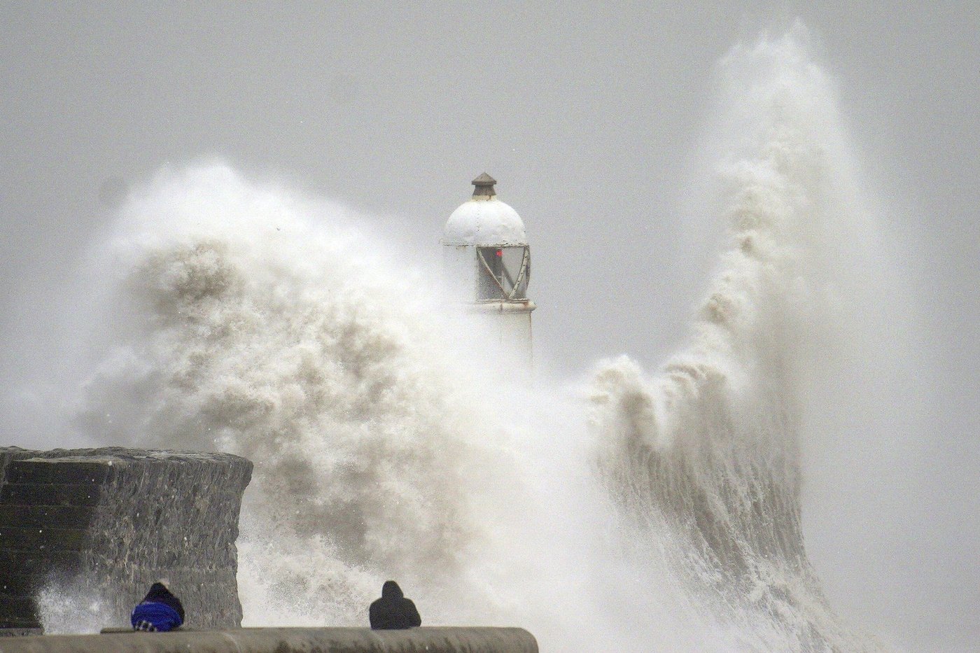 Hundreds of thousands in Ireland and UK left without power as Storm Darragh batters the region | iNFOnews.ca Hundreds of thousands in Ireland and UK left without power as Storm Darragh batters the region | iNFOnews.ca