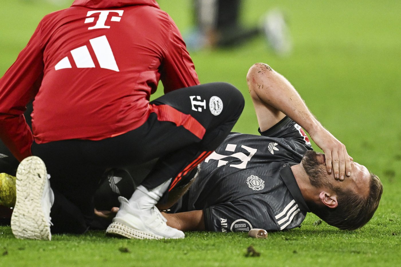 Bayern fretting over Kane's ankle after England star injured against Leverkusen | iNFOnews.ca Bayern fretting over Kane's ankle after England star injured against Leverkusen | iNFOnews.ca