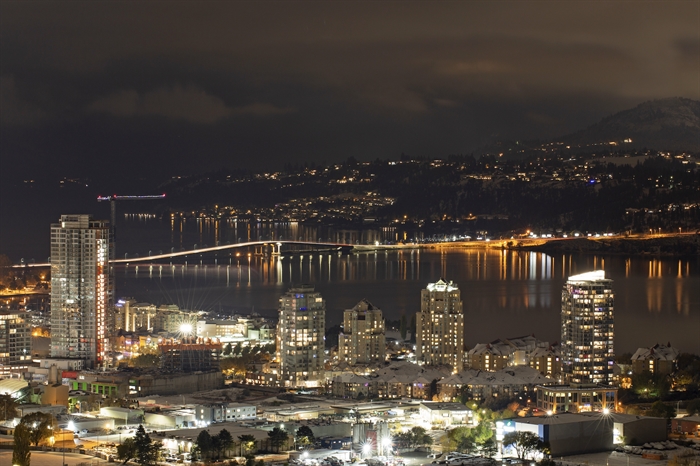 A picture of the Kelowna skyline at night