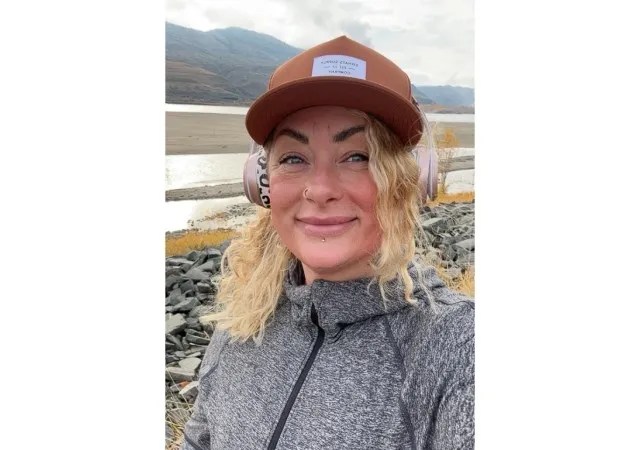 Fake nurse pleads guilty to fraud, assault after botched Botox injections | iNFOnews.ca A selfie of a woman near a river.