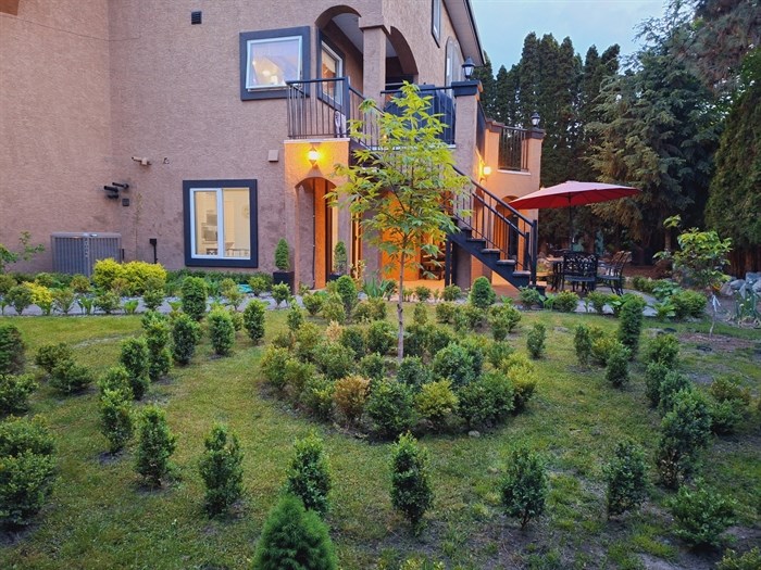 iN PHOTOS: Stunning European-inspired garden blooms at Kelowna B&B | iNFOnews.ca iN PHOTOS: Stunning European-inspired garden blooms at Kelowna B&B | iNFOnews.ca