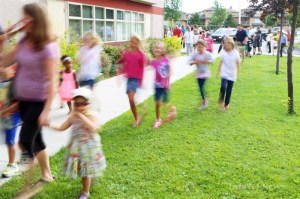 Children and parents arrive at school