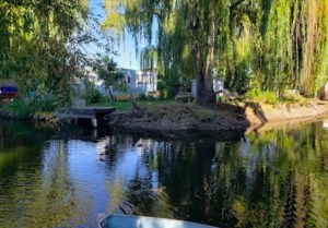 A picture of the Green Bay canal.