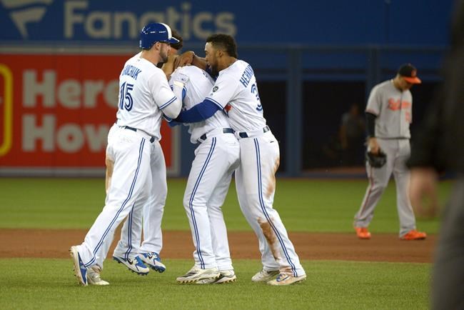 Hernandez scores winning run in 10th as Jays come back for 5-4 win over Orioles | iNFOnews.ca CP65652049