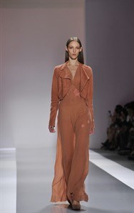 Spring fashion, fall showers: NY Fashion Week takes a turn toward seasonless dressing | iNFOnews.ca