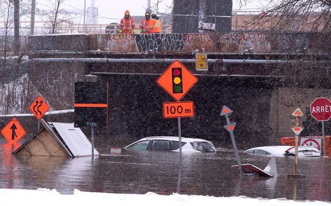 Cars submerged in Montreal tunnel after workers puncture water pipe | iNFOnews.ca Cars submerged in Montreal tunnel after workers puncture water pipe | iNFOnews.ca