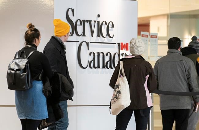 Anxious Canadians await federal COVID-19 help as cases rise, rules tighten | iNFOnews.ca