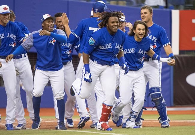 Vladimir Guererro Jr.'s walk-off homer lifts Blue Jays over Cardinals 1-0 | iNFOnews.ca CP1991883400