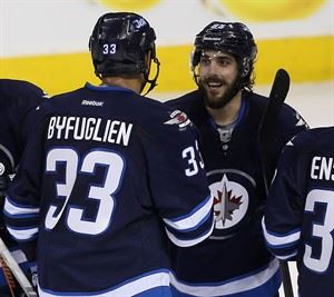 Perreault scores four goals to lead Jets to dominant win over Panthers | iNFOnews.ca CP31467923