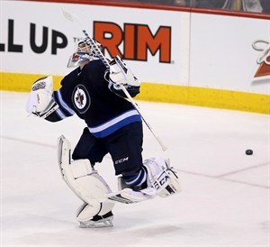 Blake Wheeler, Michael Hutchinson lift Jets over Oilers 5-4 in shootout | iNFOnews.ca CP31928504